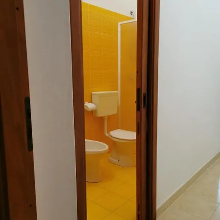 Anfora Giallo Apartamento Canneto (Lipari)